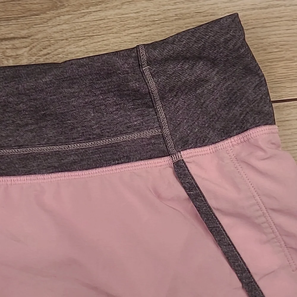 LULULEMON Pink Grey‎ Pattern Sz 8 Womens Athletic Running Speed Short Shorts